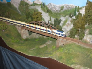 De OBB 4010 Transalpin II op de Arlberg baan van MEC Bregenz